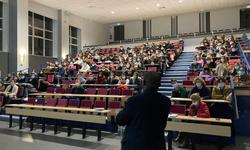 Présentation des projets humanitaires aux étudiants de prépa